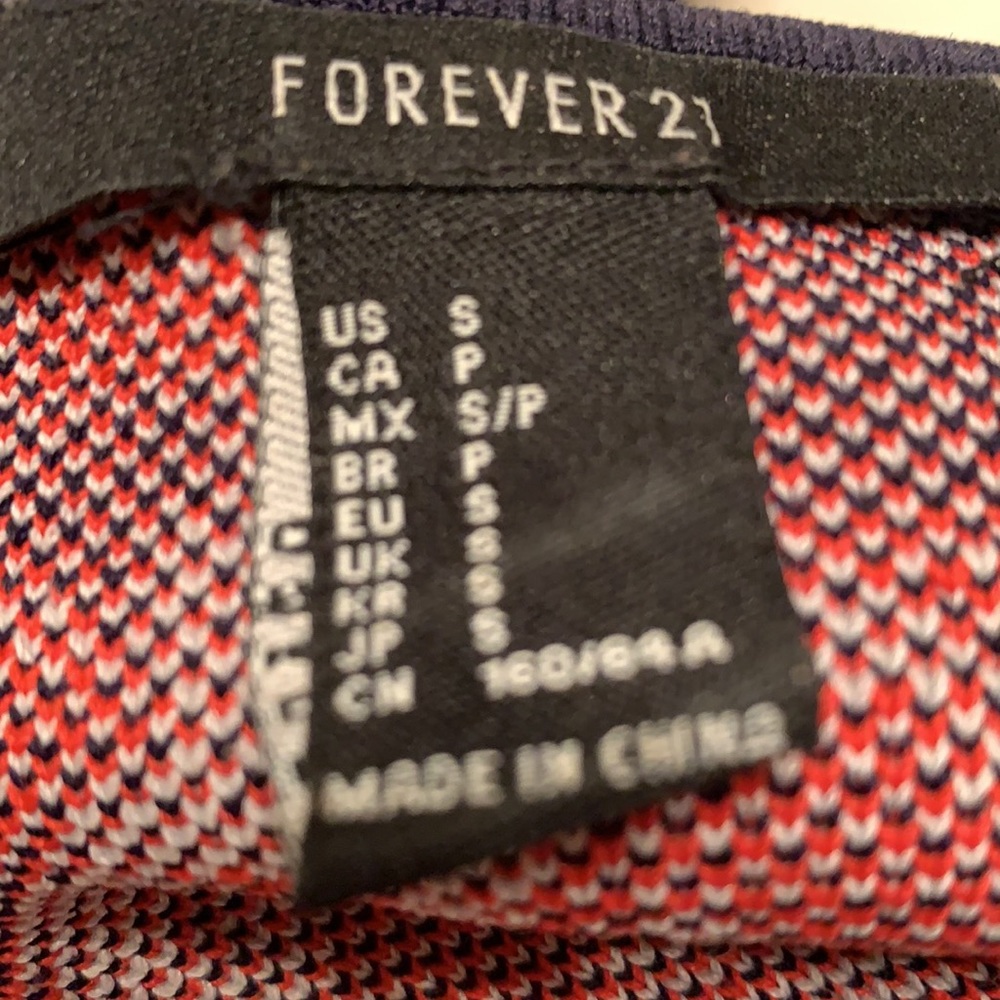 Forever 21 Off Shoulder Crop Top. Small - Picture 4 of 6
